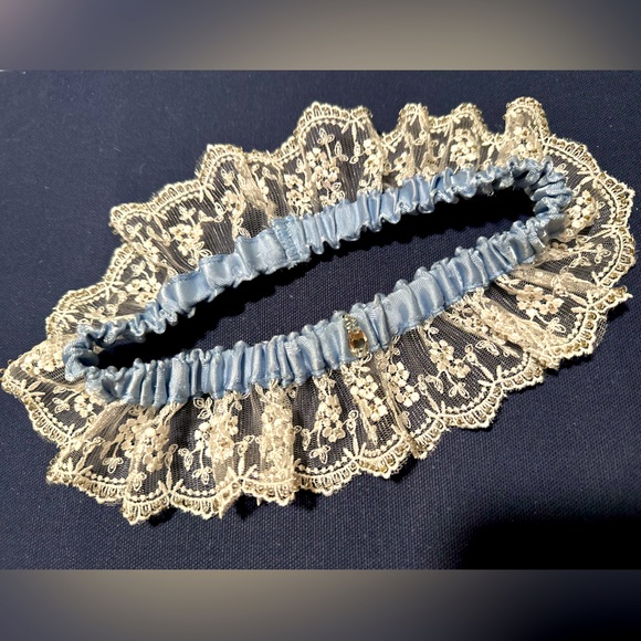 Light Blue and white lace garter with crystal charm - Picture 2 of 2